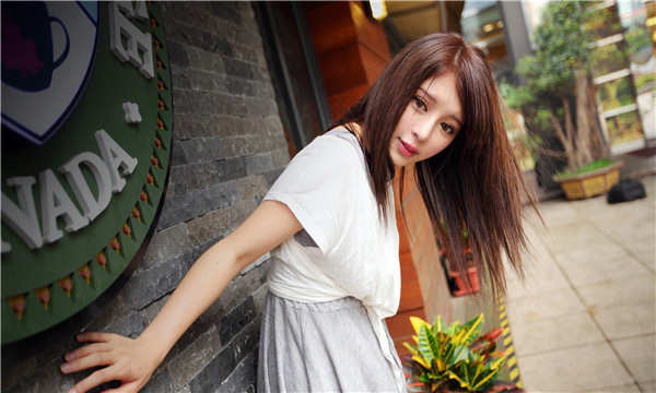 白玉想找一个女性生孩子给报酬-｛找个女人生孩子多少钱｝